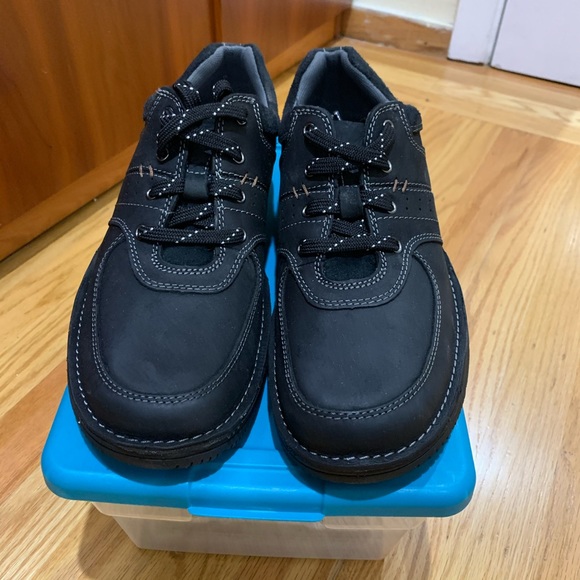 BNWT Clarks men’s genuine leather shoes. - Picture 2 of 8